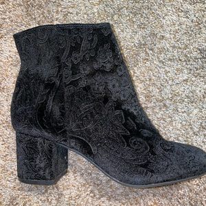 Velvet Women’s Black Booties